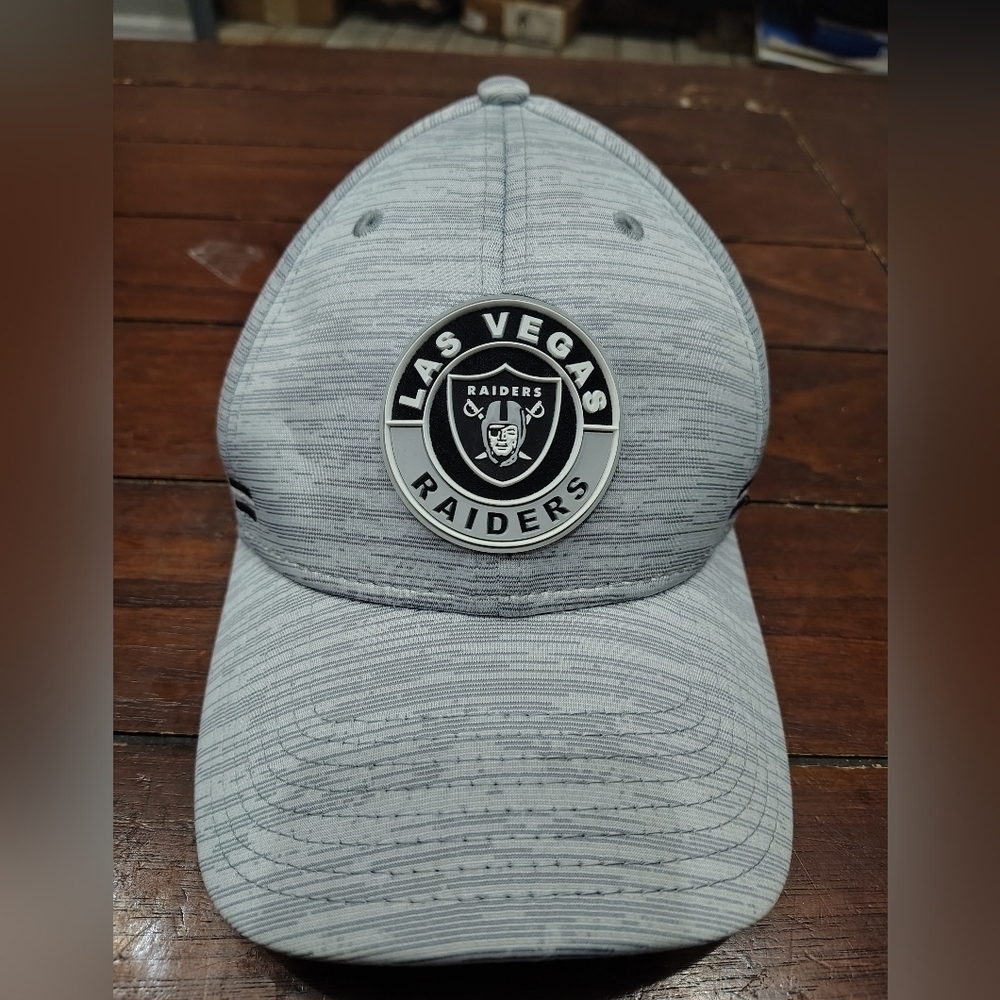Las Vegas Raiders New Era Gray 2020 NFL Sideline Official 39THIRTY Flex Hat